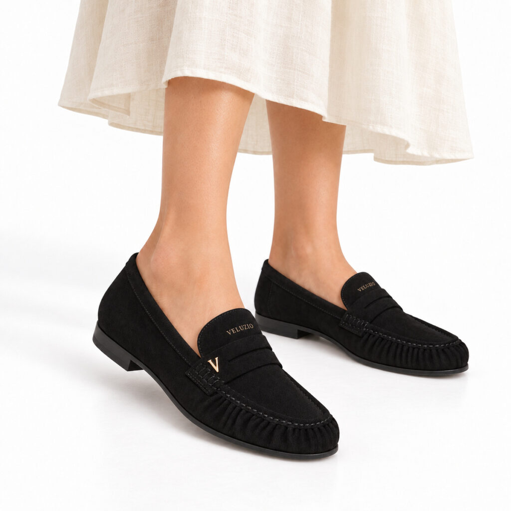 Mocassino Veluzio arricciato in camoscio nero – indossato