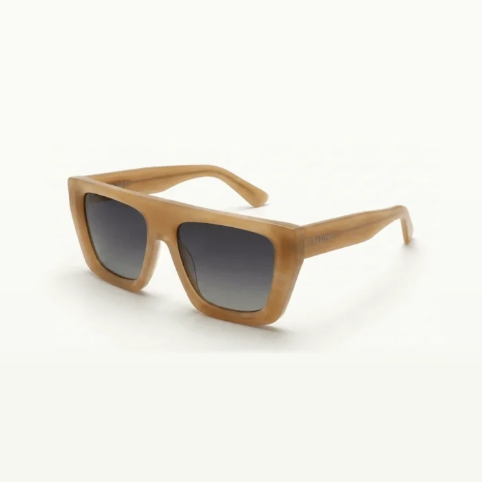Occhiali da sole Veluzio D-Frame oversize in acetato color miele – vista di tre quarti